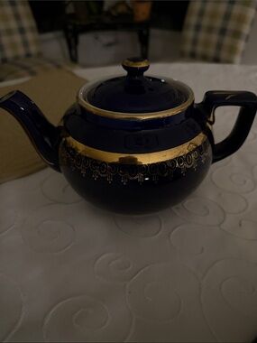 Halls 1950’s Teapot